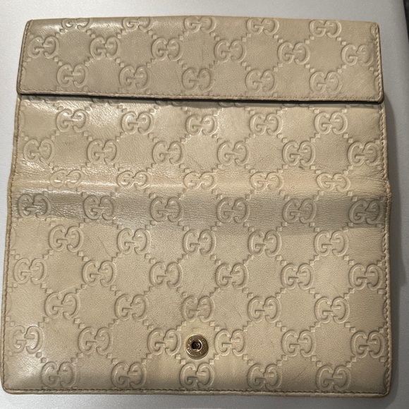 Authentic Gucci Leather Wallet with Heart Clasp